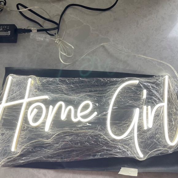‘Home Girl’ Neon Sign - Picture 4 of 4